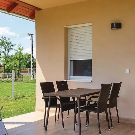 Διαμέρισμα Stunning In W/ Wifi And 2 Bedrooms