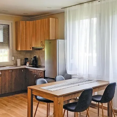 Διαμέρισμα Stunning In W/ Wifi And 2 Bedrooms